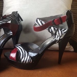 Guess Stilettos  US10 Red & Black with Zebra-like